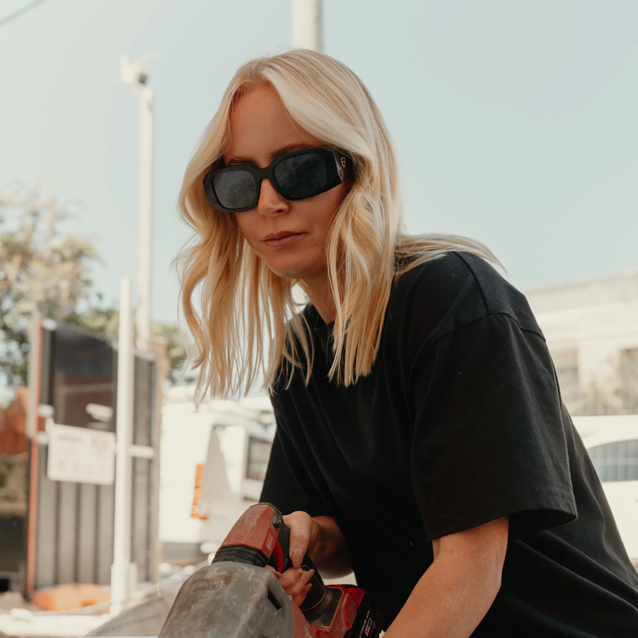 Auras Black Frame Grey Polarised Lens - Image 6