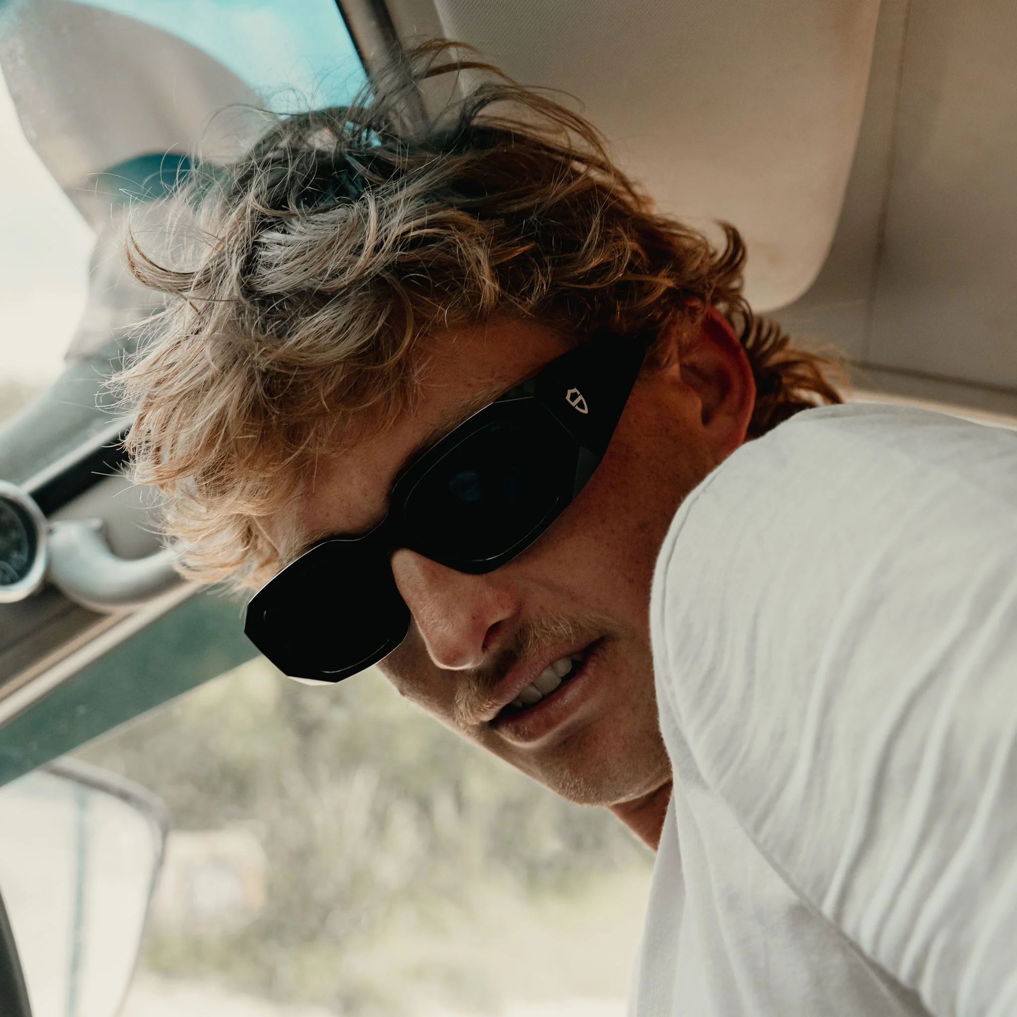 Auras Black Frame Grey Polarised Lens - Image 7