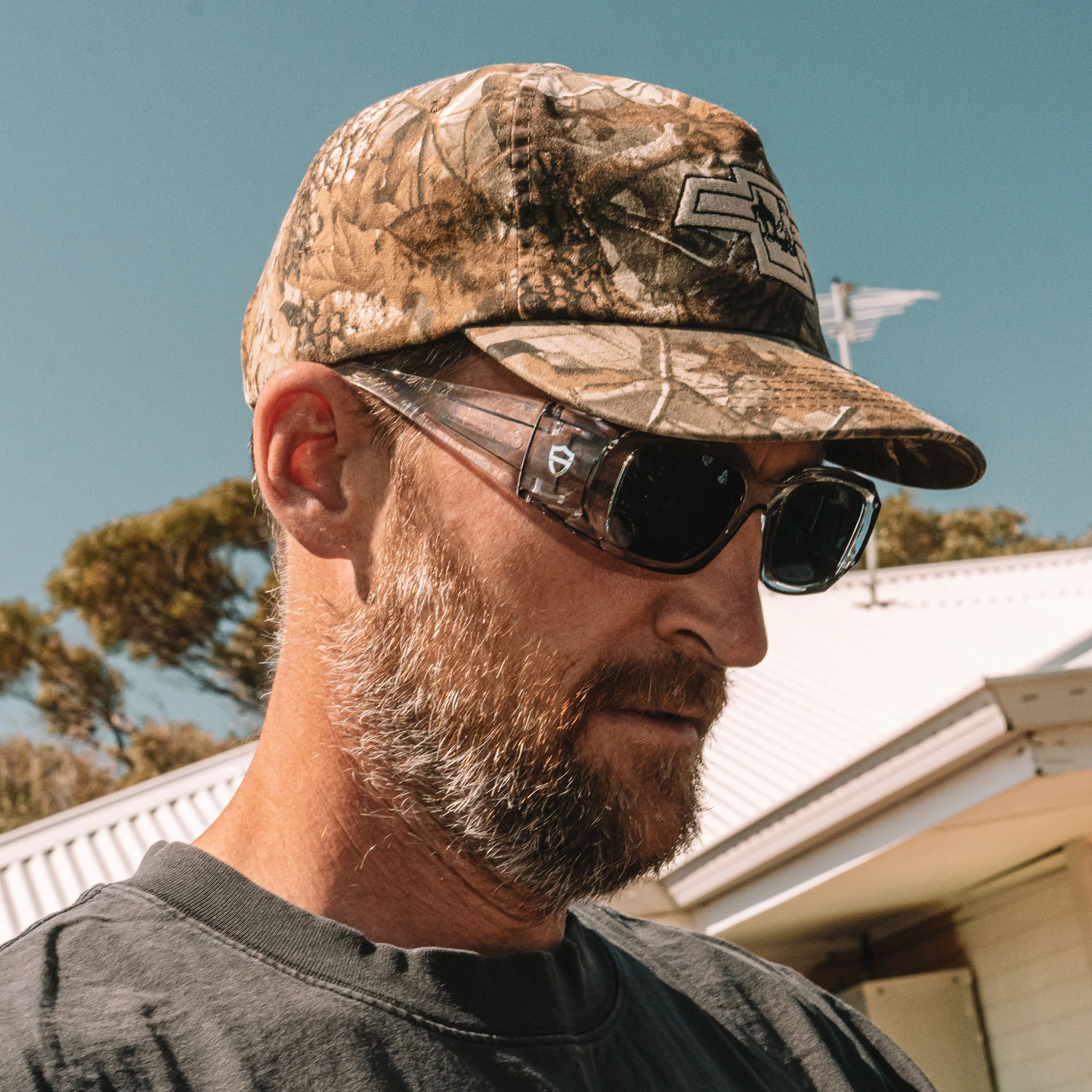 Auras Graphite Frame Grey Polarised Lens - Image 8