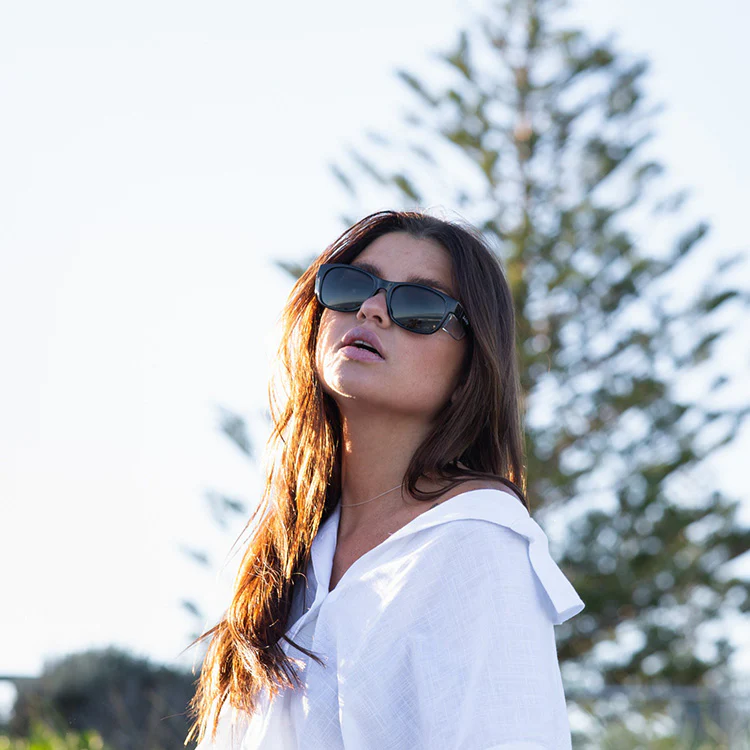 Classics Black Frame Polarised Lens Safety Glasses - Image 6