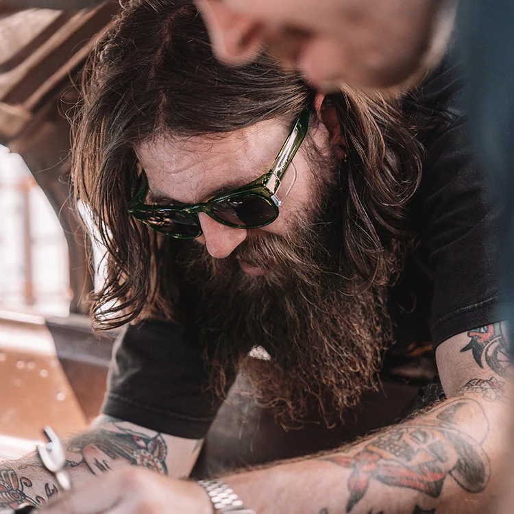 Cruisers Green Frame Polarised Lens Safety Glasses - Image 5