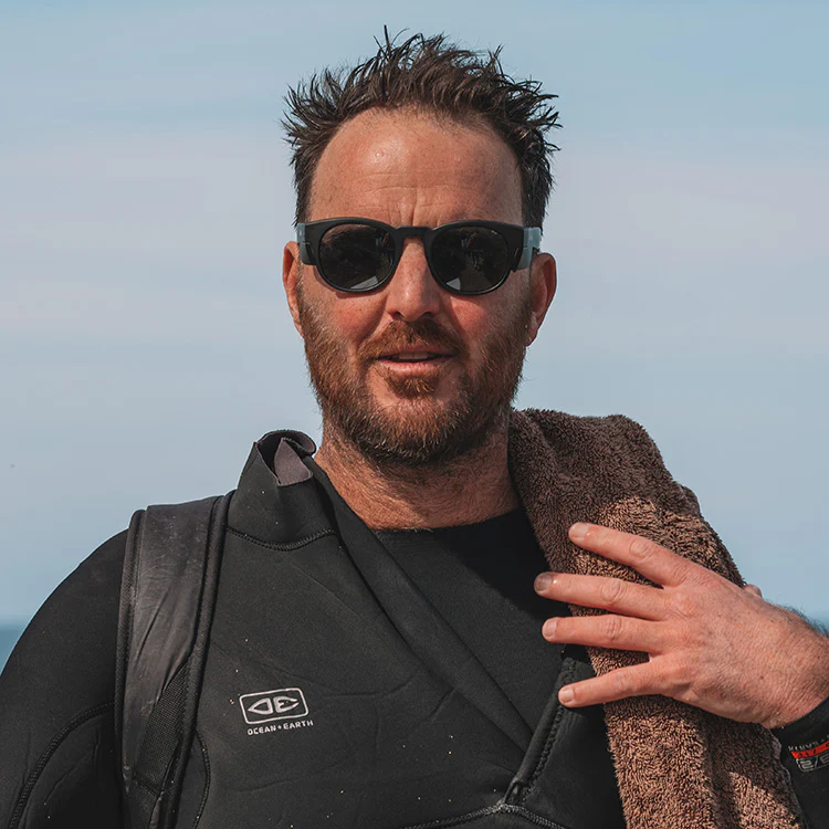 Cruisers Matte Black Frame Polarised Lens Safety Glasses - Image 5