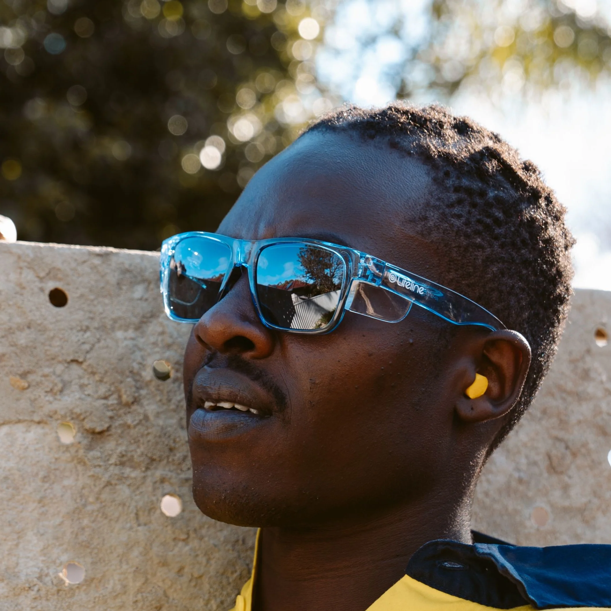 Fusions Blue Frame Polarised Lens Safety Glasses - Image 5