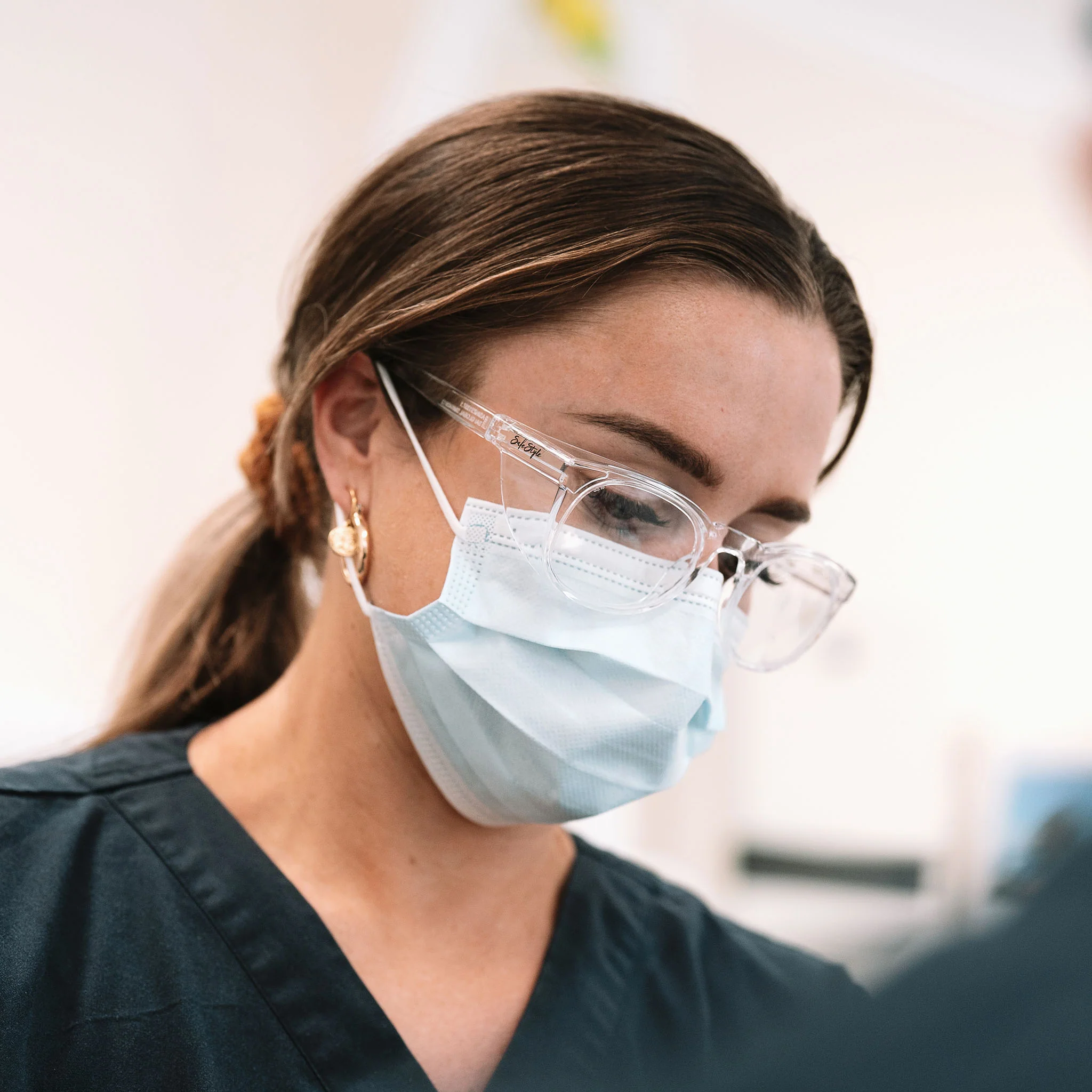 Lites Round Clear Frame Clear Lens Safety Glasses - Image 5