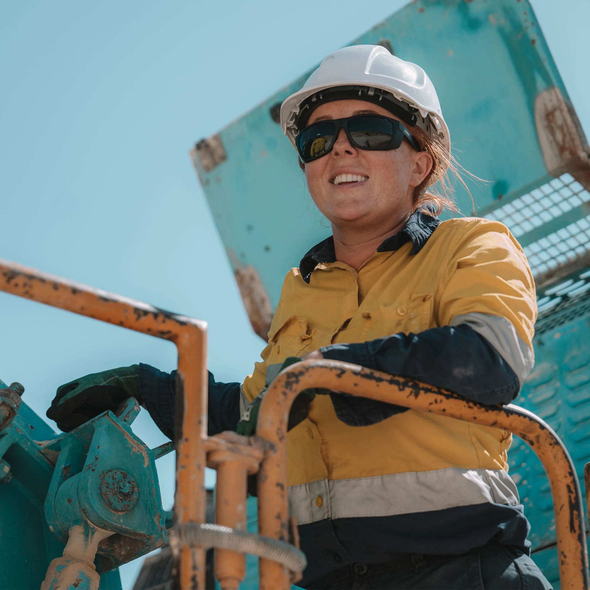 Rapids Matte Black Frame Polarised Lens Safety Glasses - Image 5